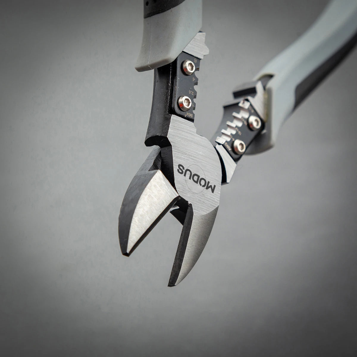 Super Alloy Wire Cutters Wire Stripper Demolisher Pliers Universal Needle Nose Pliers Electrician Metalworking Professional Tool